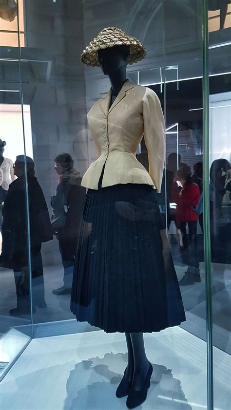 the bar suit christian Dior